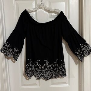 WHBM PLEATED TOP. CAN BE WORN ON OR OFF SHOULDERS. SZ M. BARELY WORN!